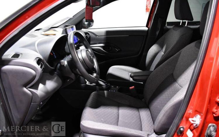 TOYOTA YARIS CROSS ROUGE GY-989-MR