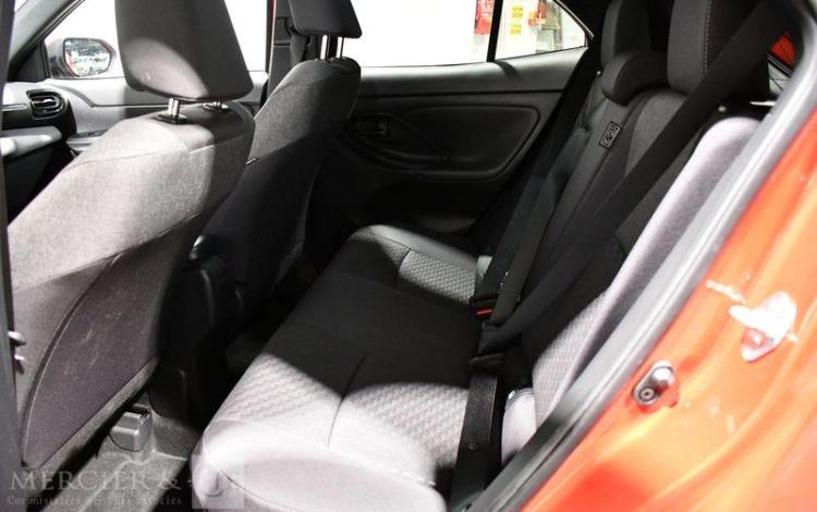 TOYOTA YARIS CROSS ROUGE GY-989-MR