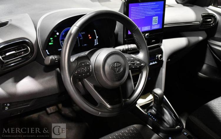 TOYOTA YARIS CROSS ROUGE GY-989-MR