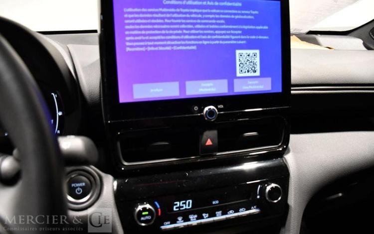 TOYOTA YARIS CROSS ROUGE GY-989-MR