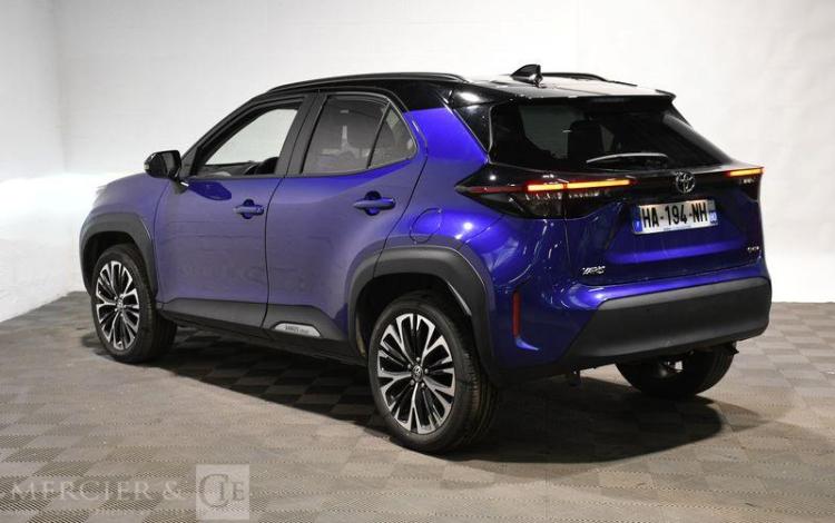 TOYOTA YARIS CROSS BLEU HA-194-NH