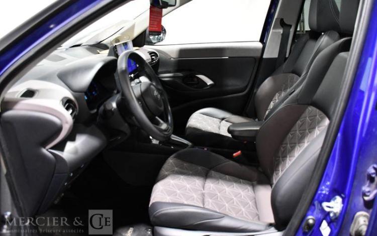 TOYOTA YARIS CROSS BLEU HA-194-NH