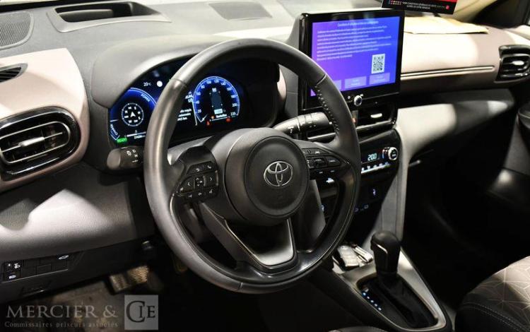 TOYOTA YARIS CROSS BLEU HA-194-NH