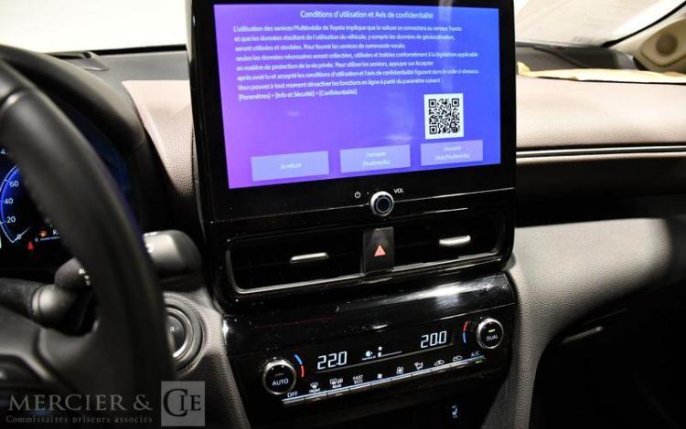 TOYOTA YARIS CROSS BLEU HA-194-NH