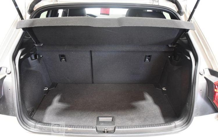 VOLKSWAGEN POLO BEIGE HA-244-NP