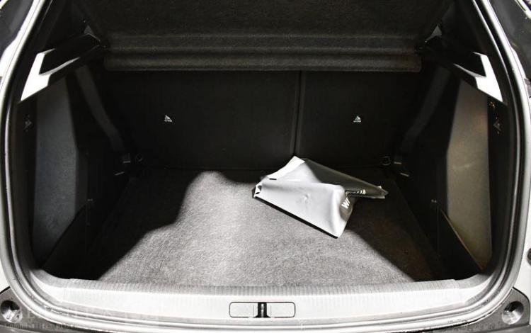 PEUGEOT 2008 ALLURE HYBRID 136CH e- GRIS HD-762-RA