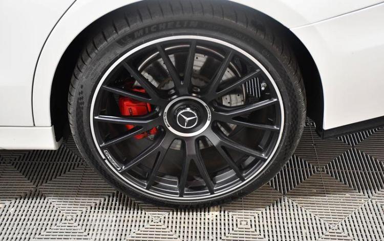 MERCEDES CLASSE E BREAK BLANC HG-020-ZD