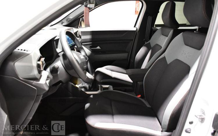 DACIA DUSTER EXTREME ECO-G 100 BLANC HG-961-RL