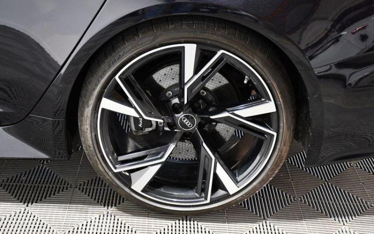 AUDI RS6 700CH NOIR HJ-154-LH