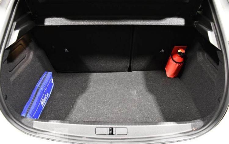 PEUGEOT 208 1.2 PURETECH 100ch ALLURE exportation impossible BLANC MK6295