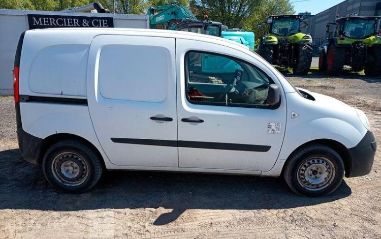 RENAULT KANGOO II Express (VU) 1.5 dCi 70 cv – DIESEL -326107 KMS – ANNEE 2009 BLANC AA-774-GG