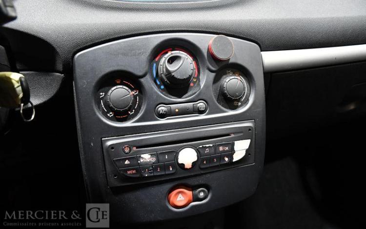 RENAULT CLIO Génération III Ph2 NG 1.5 DCi 70CH DYNAMIQUE TOMTOM 115g 3P GRIS AR-049-YP