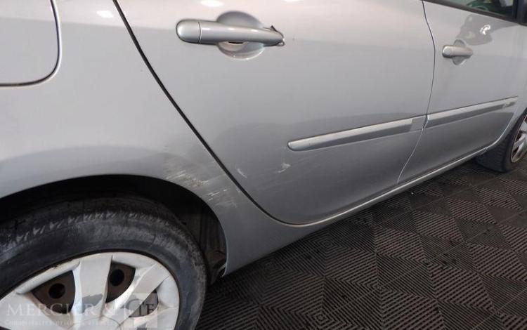 RENAULT CLIO 1.5 DCI 90CH DYNAMIQUE TOMTOM GRIS BH-713-AW