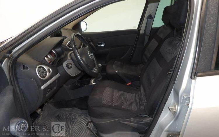 RENAULT CLIO 1.5 DCI 90CH DYNAMIQUE TOMTOM GRIS BH-713-AW