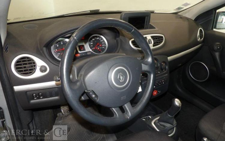 RENAULT CLIO 1.5 DCI 90CH DYNAMIQUE TOMTOM GRIS BH-713-AW