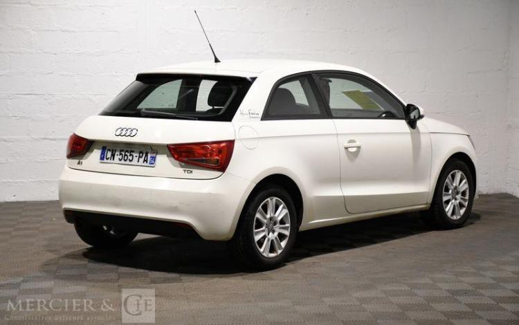 AUDI A1 ATTRACTION 1,6 TDI 90 vente à pro uniquement car immo police BLANC CN-565-PA