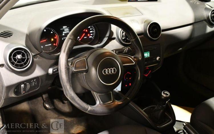 AUDI A1 ATTRACTION 1,6 TDI 90 vente à pro uniquement car immo police BLANC CN-565-PA