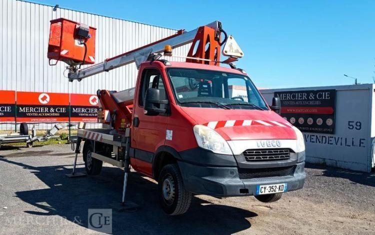IVECO DAILY 35S AVEC NACELLE MULTITEL MX170 17M – 3391 HEURES – 75949 KMS – ANNEE 2013 ROUGE CY-352-KD