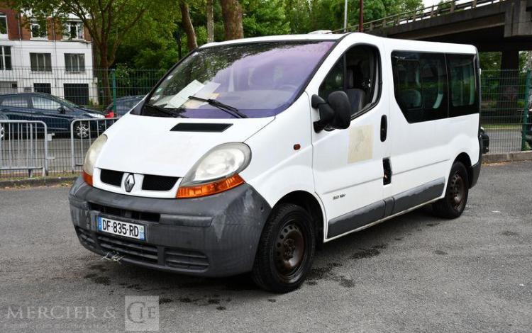RENAULT TRAFIC L1H1 COMBI 2.0 120CH BLANC DF-835-RD