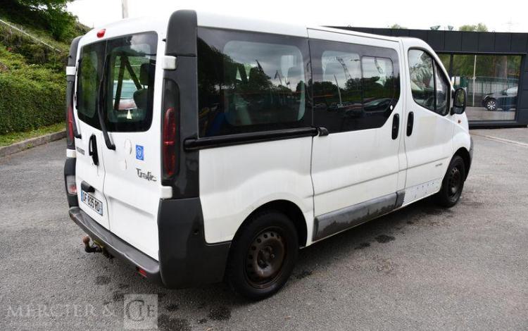 RENAULT TRAFIC L1H1 COMBI 2.0 120CH BLANC DF-835-RD