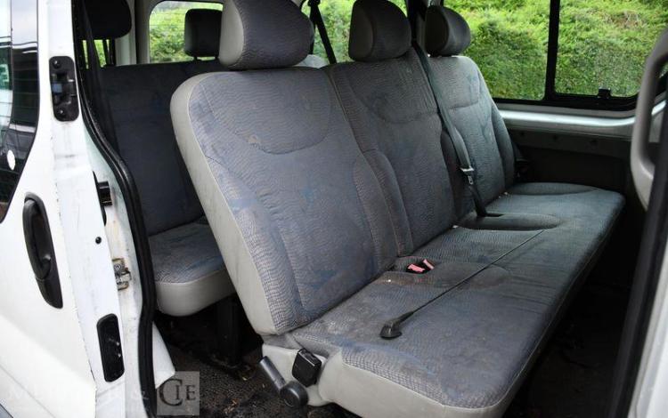 RENAULT TRAFIC L1H1 COMBI 2.0 120CH BLANC DF-835-RD