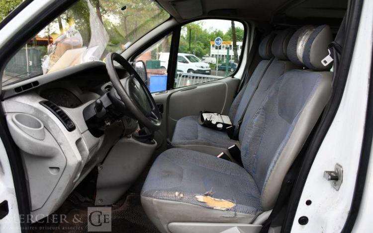 RENAULT TRAFIC L1H1 COMBI 2.0 120CH BLANC DF-835-RD