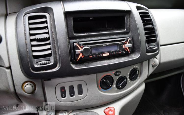 RENAULT TRAFIC L1H1 COMBI 2.0 120CH BLANC DF-835-RD