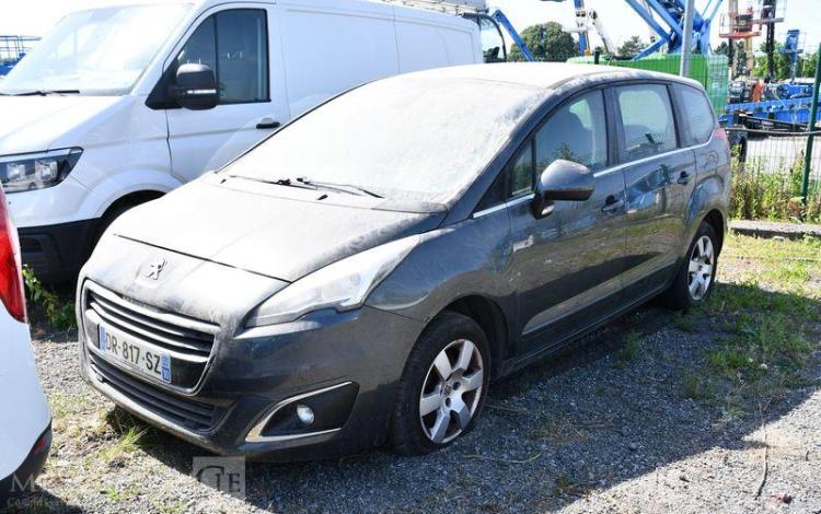 PEUGEOT 5008  DR-817-SZ