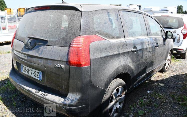 PEUGEOT 5008  DR-817-SZ