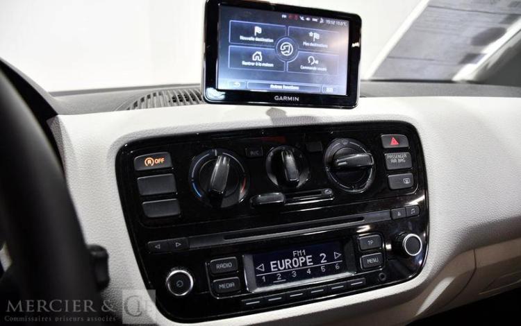 VOLKSWAGEN UP BLANC DW-561-MG