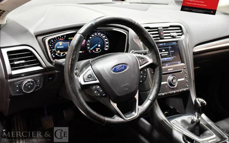 FORD MONDEO ROUGE DY-095-RG