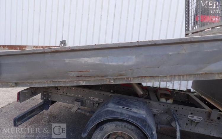 IVECO 35C13 CAMION BENNE ROUGE EB-373-DQ