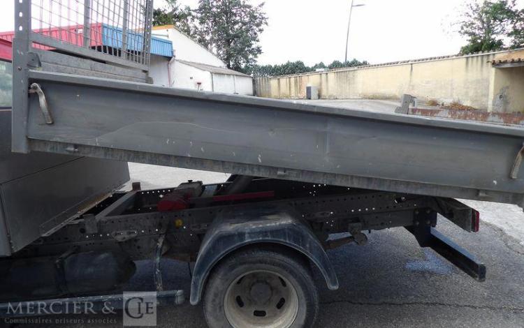 IVECO 35C13 CAMION BENNE ROUGE EB-373-DQ