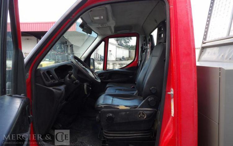 IVECO 35C13 CAMION BENNE ROUGE EB-373-DQ