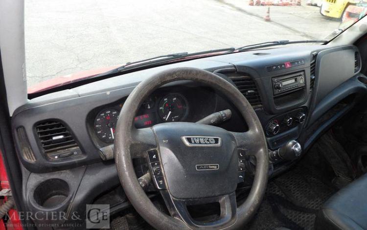 IVECO 35C13 CAMION BENNE ROUGE EB-373-DQ