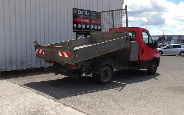 IVECO 35C13 CAMION BENNE ROUGE EB-373-DQ