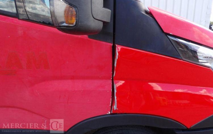 IVECO 35C13 CAMION BENNE ROUGE EB-373-DQ