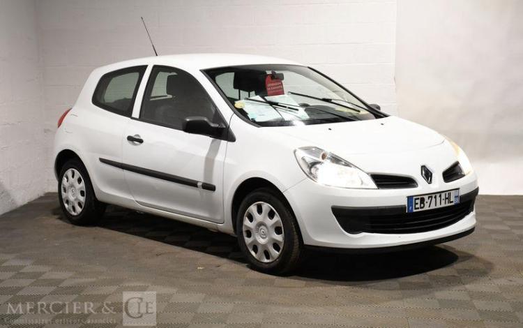 RENAULT CLIO 1,5 DCI BLANC EB-711-HL