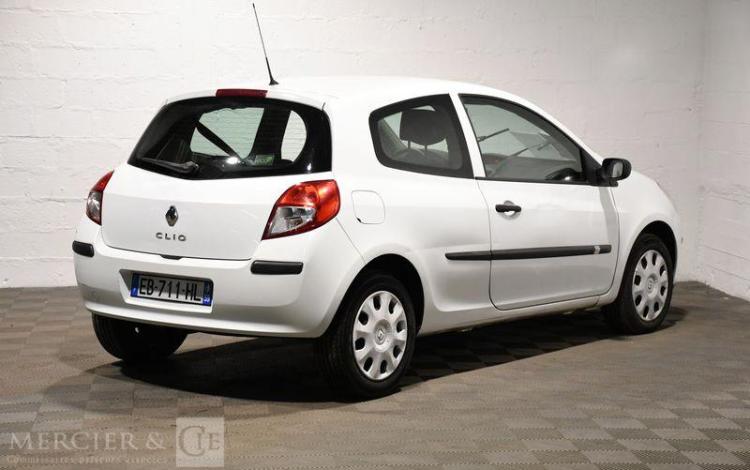 RENAULT CLIO 1,5 DCI BLANC EB-711-HL