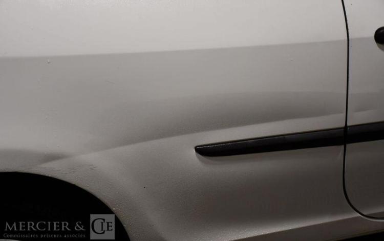 RENAULT CLIO 1,5 DCI BLANC EB-711-HL
