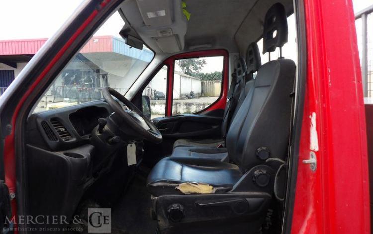 IVECO 35C13 BENNE SIMPLE CABINE COFFRE ROUGE EC-440-NG