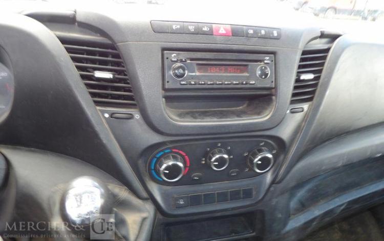 IVECO 35C13 BENNE SIMPLE CABINE COFFRE ROUGE EC-440-NG