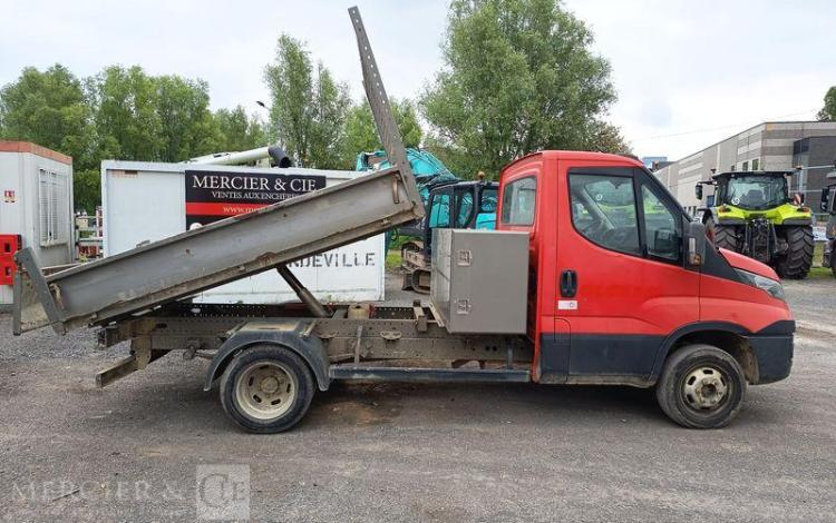 IVECO IS35 BENNE SIMPLE CABINE COFFRE IVECO 35C13  EC-943-PB