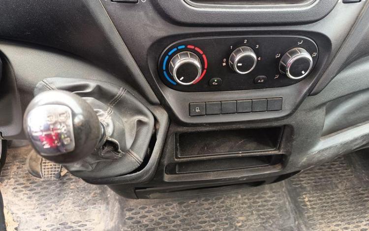 IVECO IS35 BENNE SIMPLE CABINE COFFRE IVECO 35C13  EC-943-PB