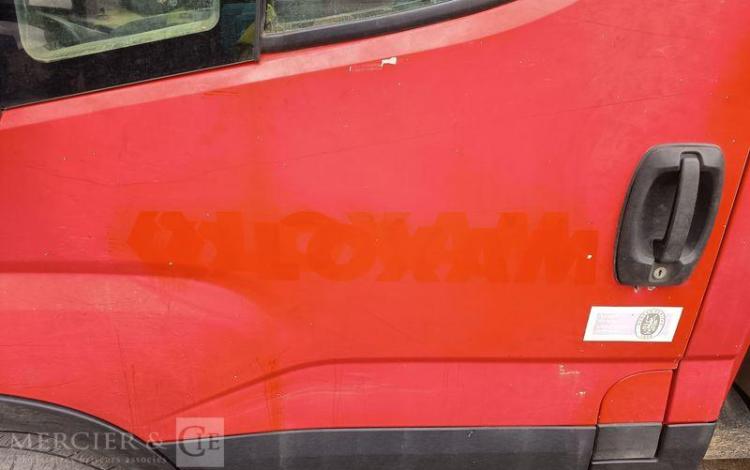 IVECO IS35 BENNE SIMPLE CABINE COFFRE IVECO 35C13  EC-943-PB