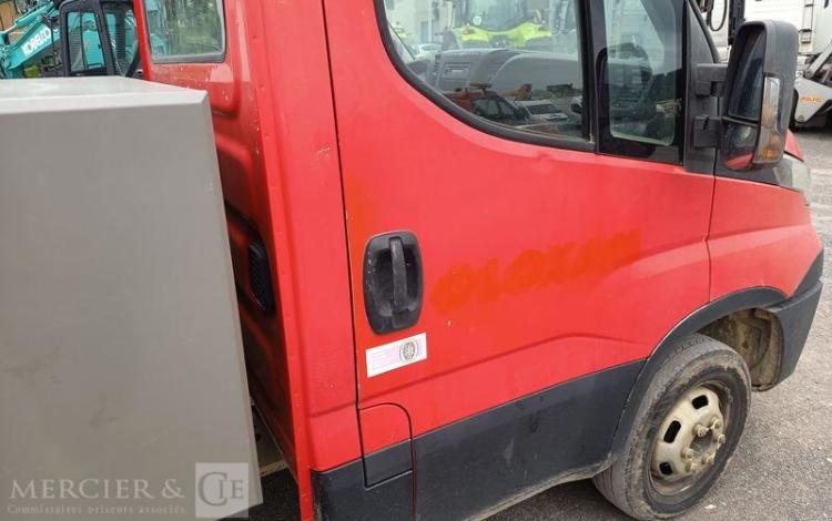 IVECO IS35 BENNE SIMPLE CABINE COFFRE IVECO 35C13  EC-943-PB