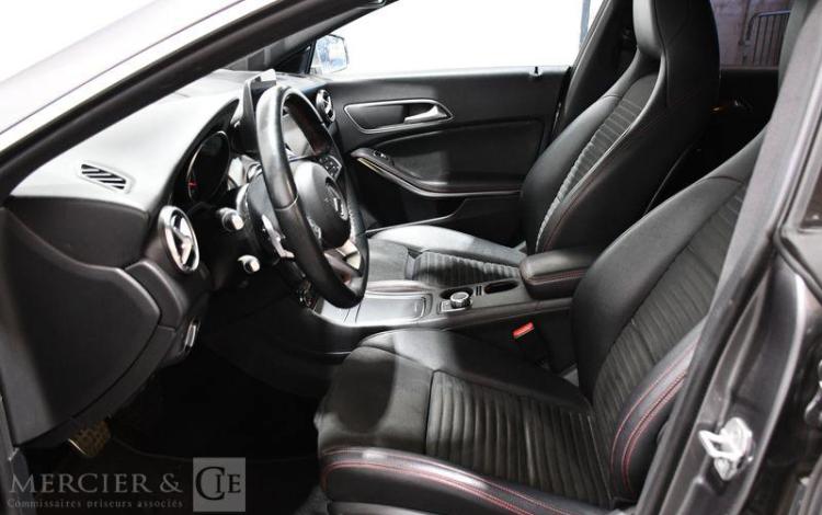 MERCEDES CLA GRIS EG-957-FM