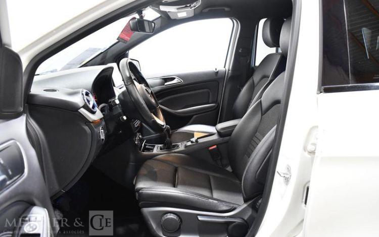 MERCEDES CLASSE B BLANC EH-427-BH