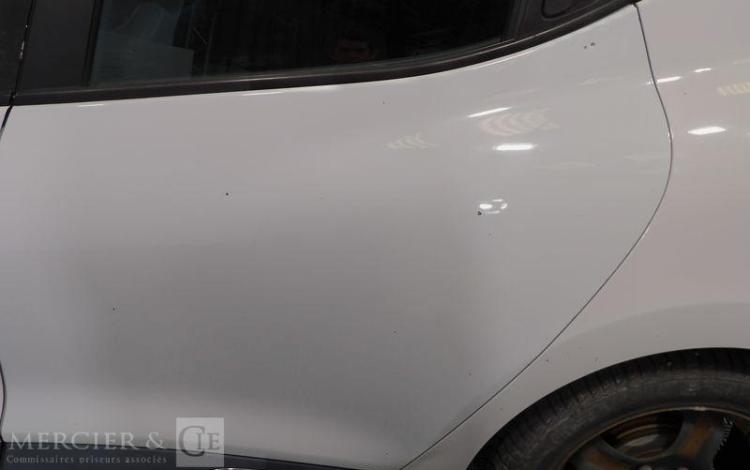 RENAULT CLIO IV BLANC EJ-571-QD