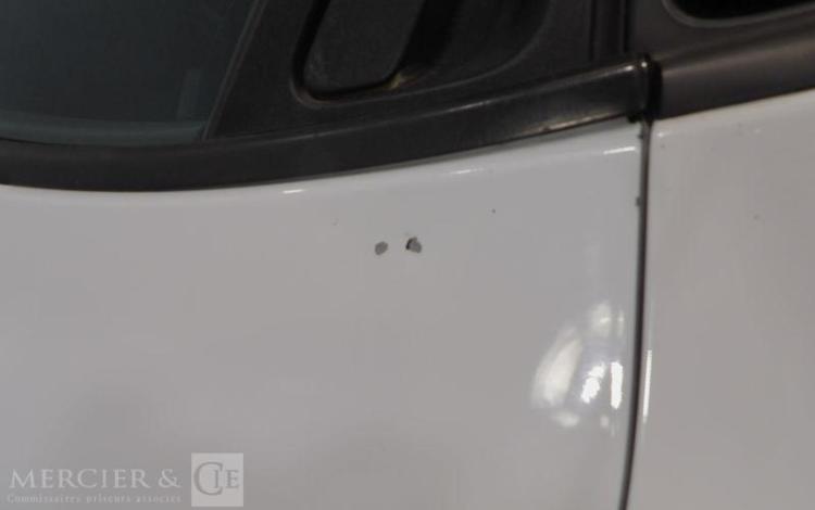 RENAULT CLIO IV BLANC EJ-571-QD